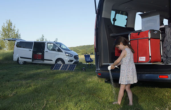 Le van du quotidien et des loisirs FORD CUSTOM YATOO Edition – Une modularité et une polyvalence inégalées.